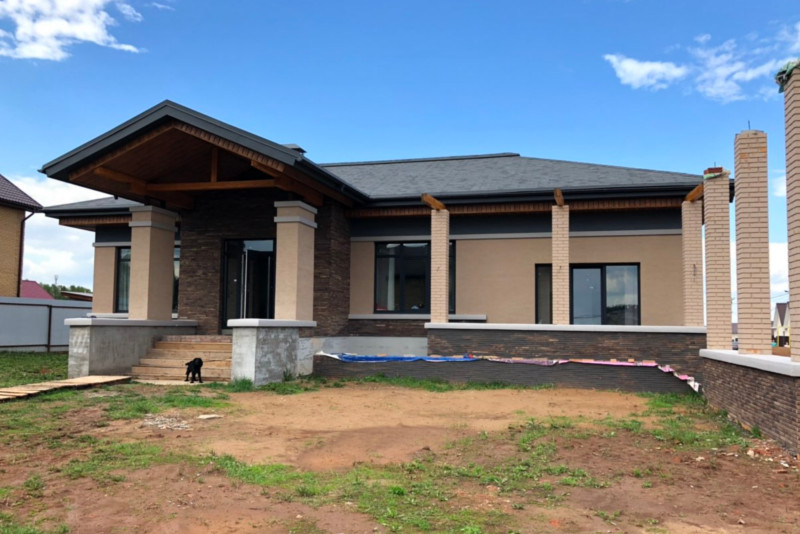 Одноэтажный дом с террасой