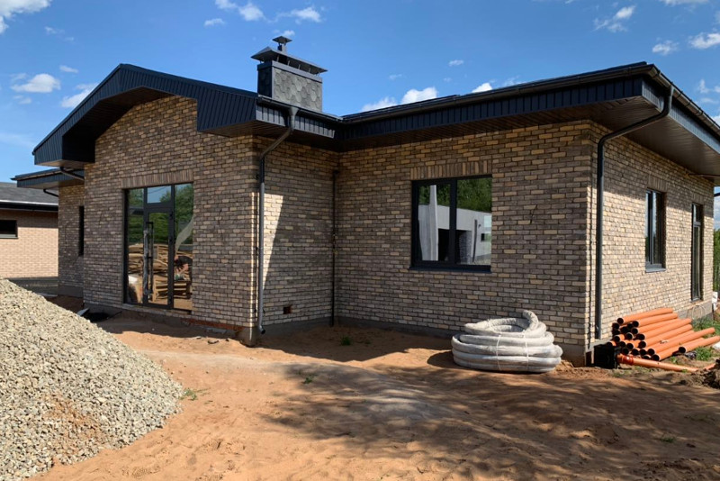 Небольшой одноэтажный дом